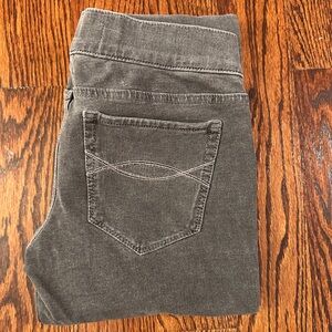Abercrombie
& Fitch
Size Small
Colour - Grey
Perfect stretch - skinny Jeans